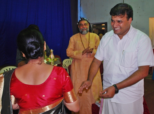 Memento presented to Smt. Valsa K Abraham   by Sri Nizar Ibrahim