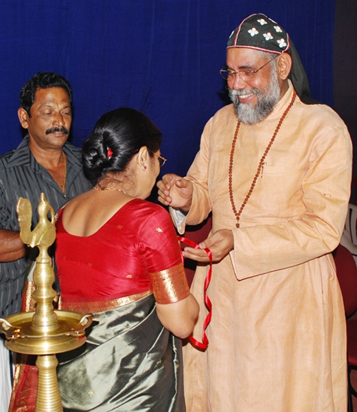  Memento  presented to Smt. Valsa K Abraham  by H.G.Youhanon Mar Milithious
