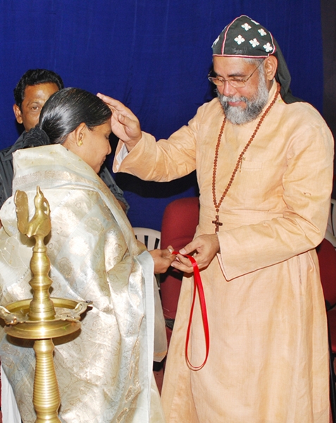 SEPTUAGENNIAL CELEBRATIONS of R M H S S   Memento  presented to Smt. C V Chinnamma by H.G.Youhanon Mar Milithious 